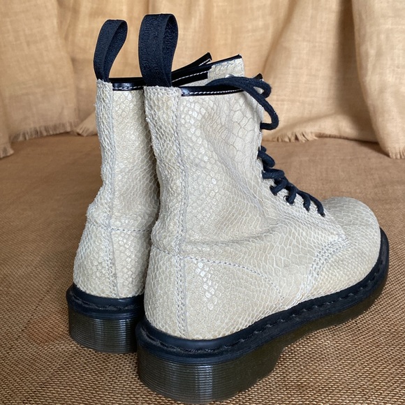 Dr Martens Pascal 1460 Snakeprint Cream High Shine Lace up Combat Boots - Picture 13 of 15